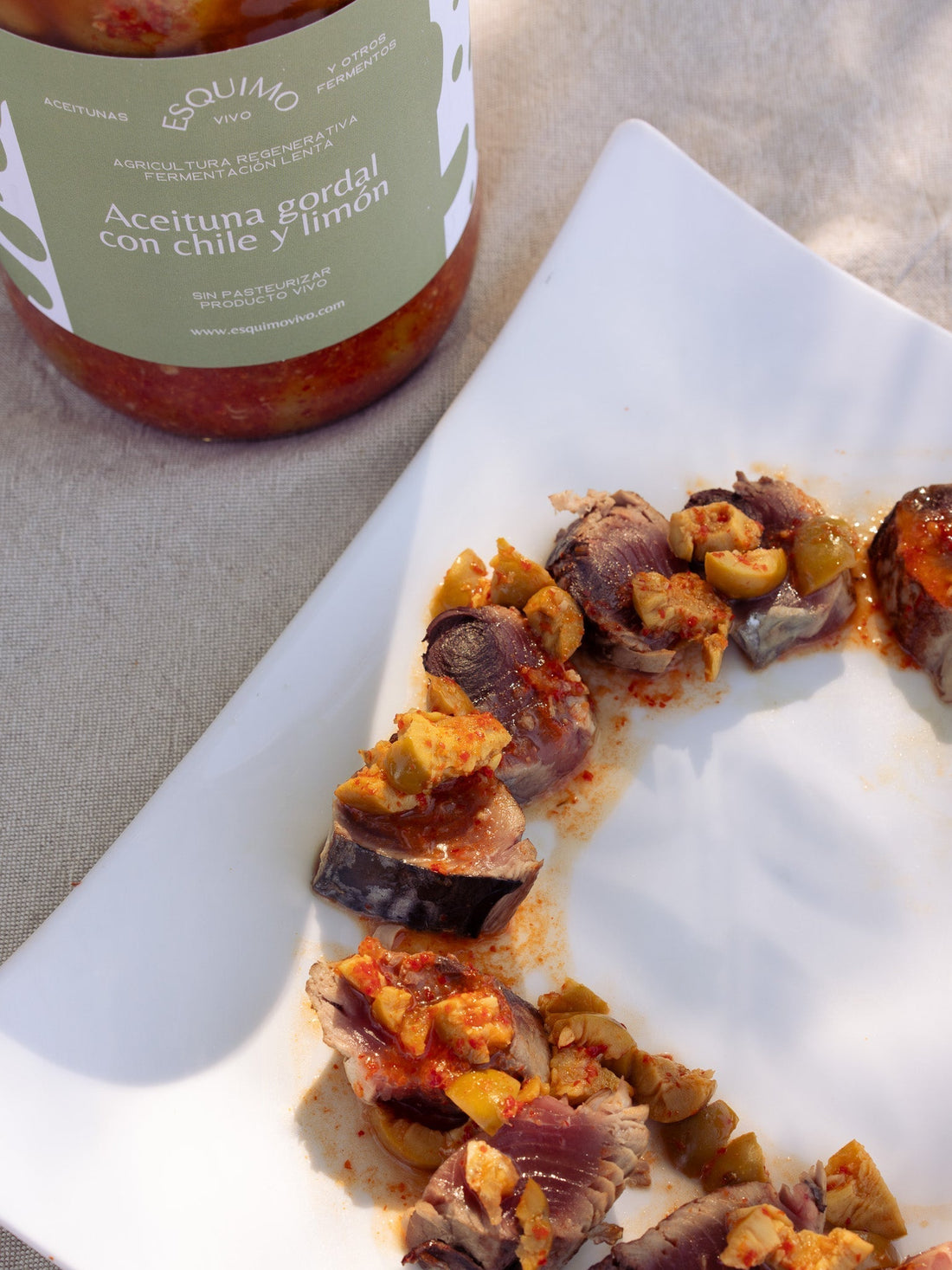 Tataki de bonito aliñado con aceituna gordal