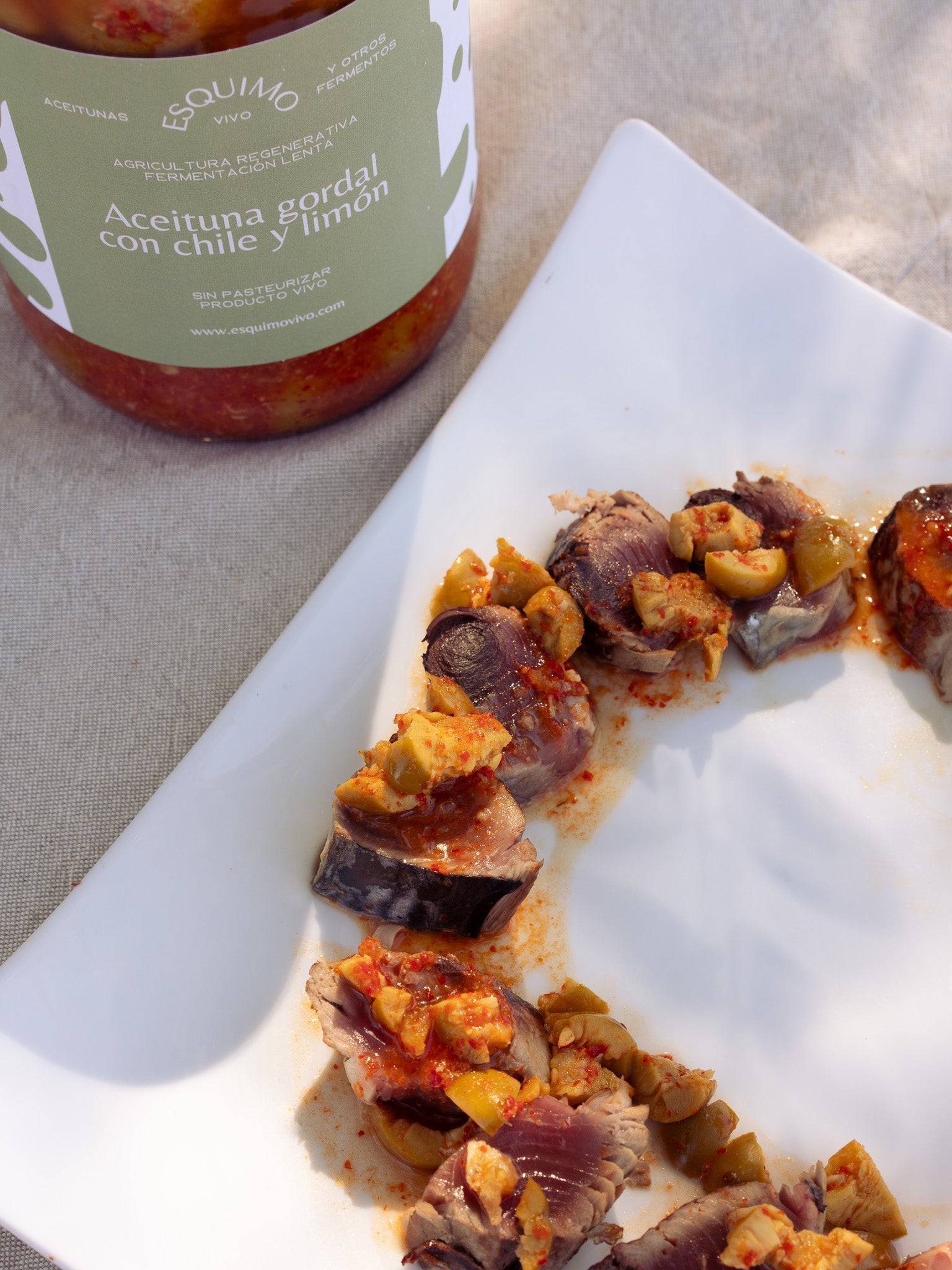 Tataki de bonito aliñado con aceituna gordal