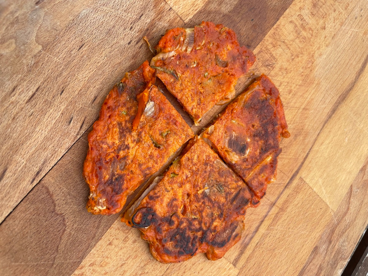 Pancakes de kimchi con garum vegetal de Esquimo Vivo